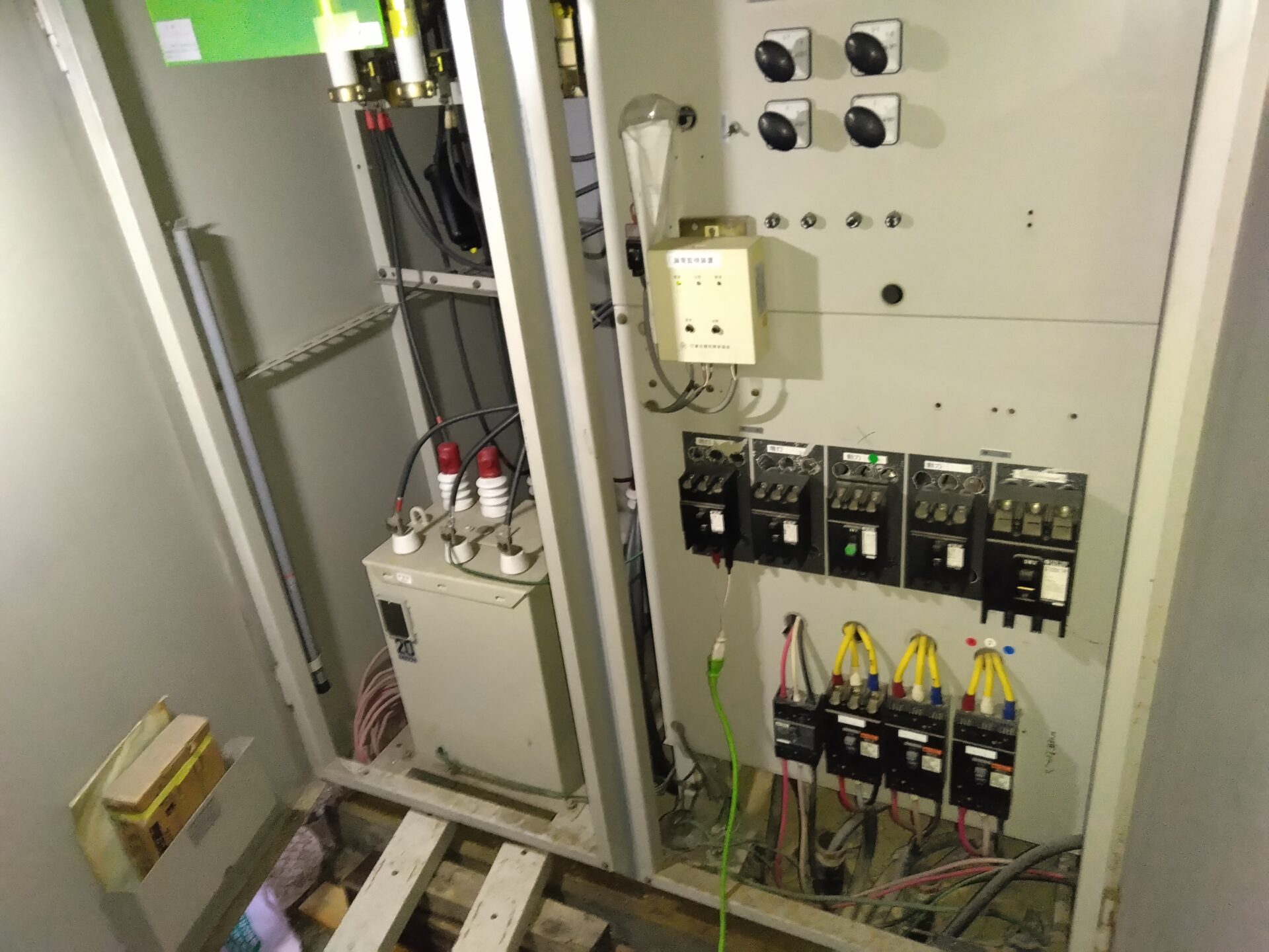 ホテル千景　電灯トランス入替工事