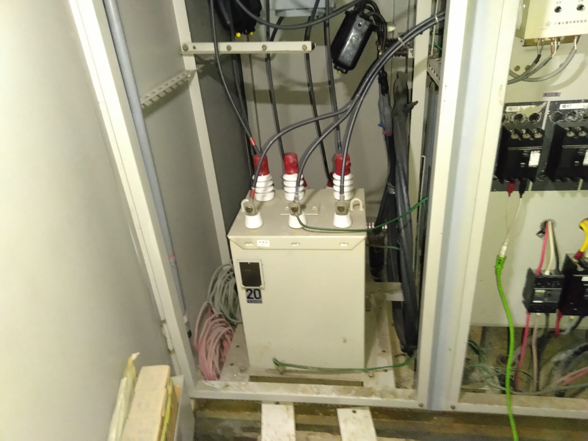 ホテル千景　電灯トランス入替工事