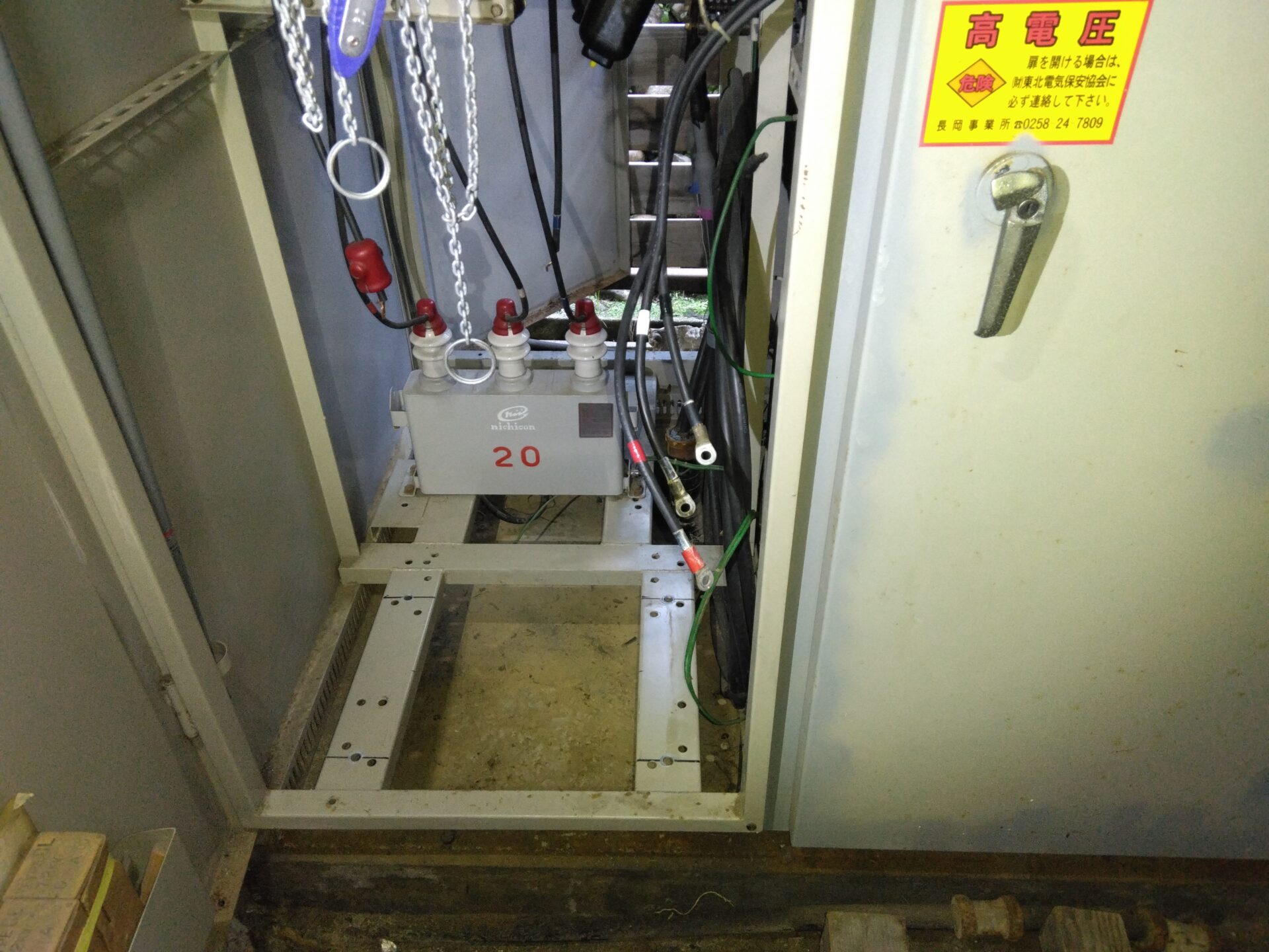 ホテル千景　電灯トランス入替工事