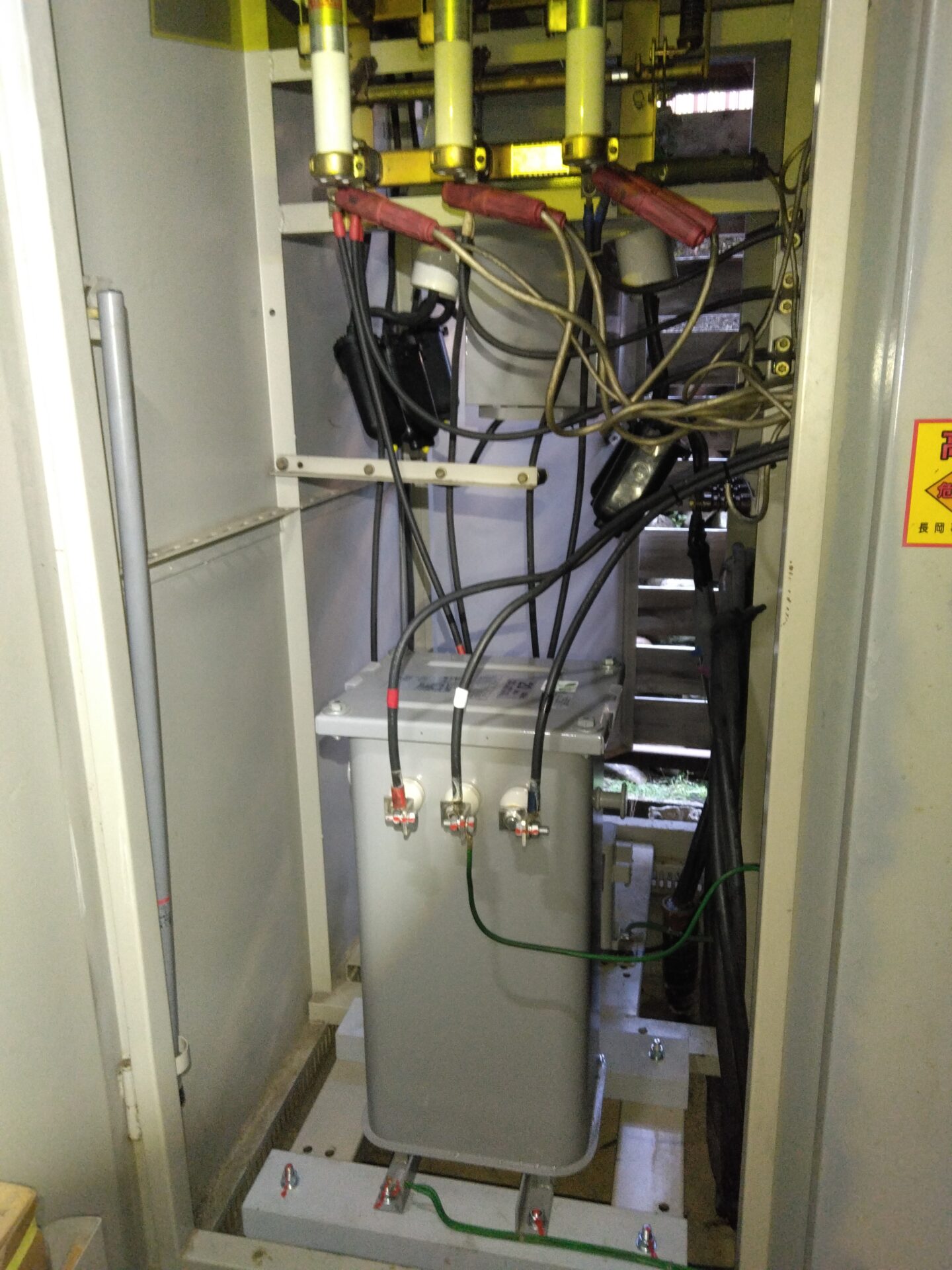 ホテル千景　電灯トランス入替工事