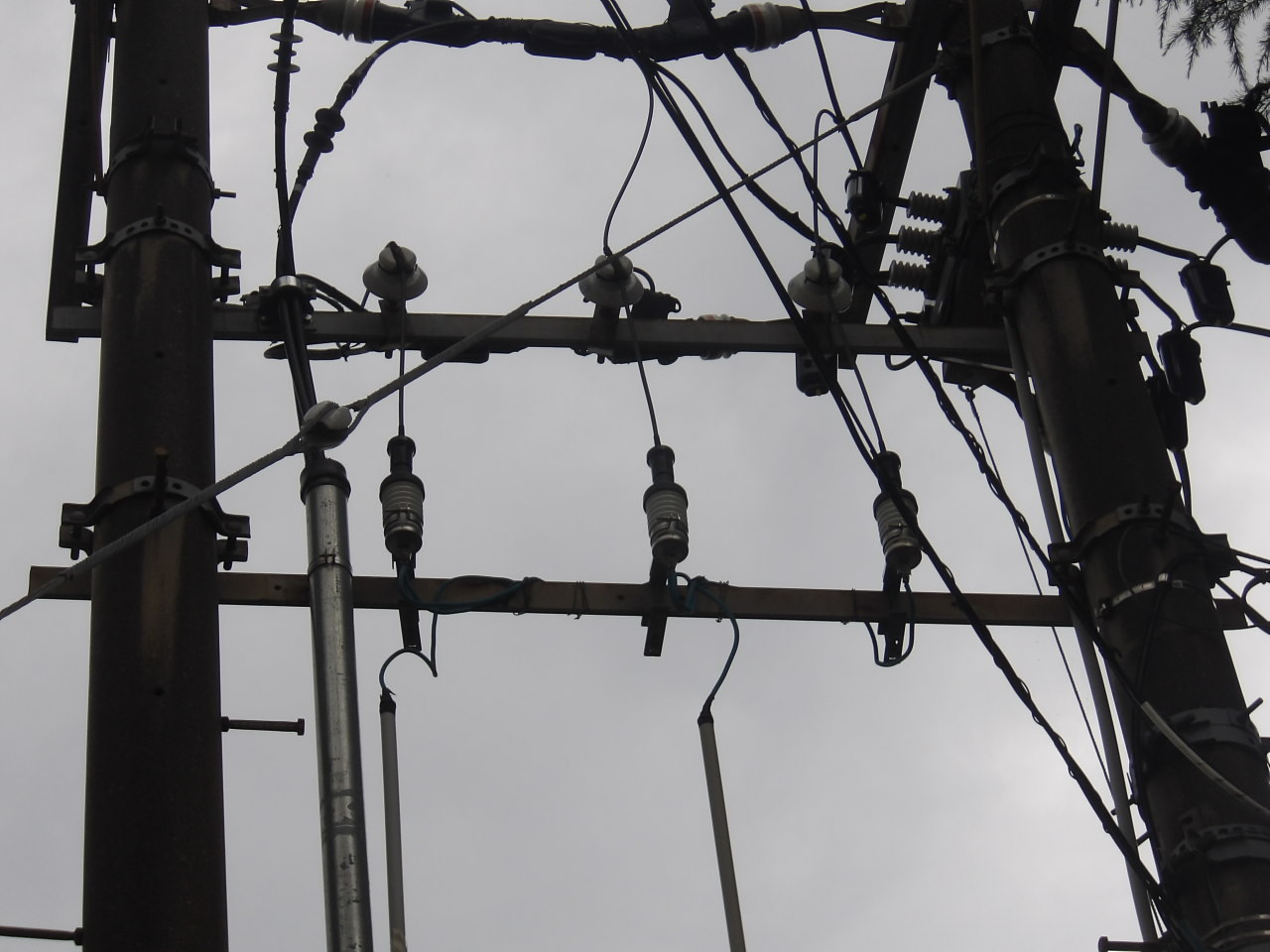 庁舎（小千谷維持管理事務所）　高圧区分開閉器取替工事