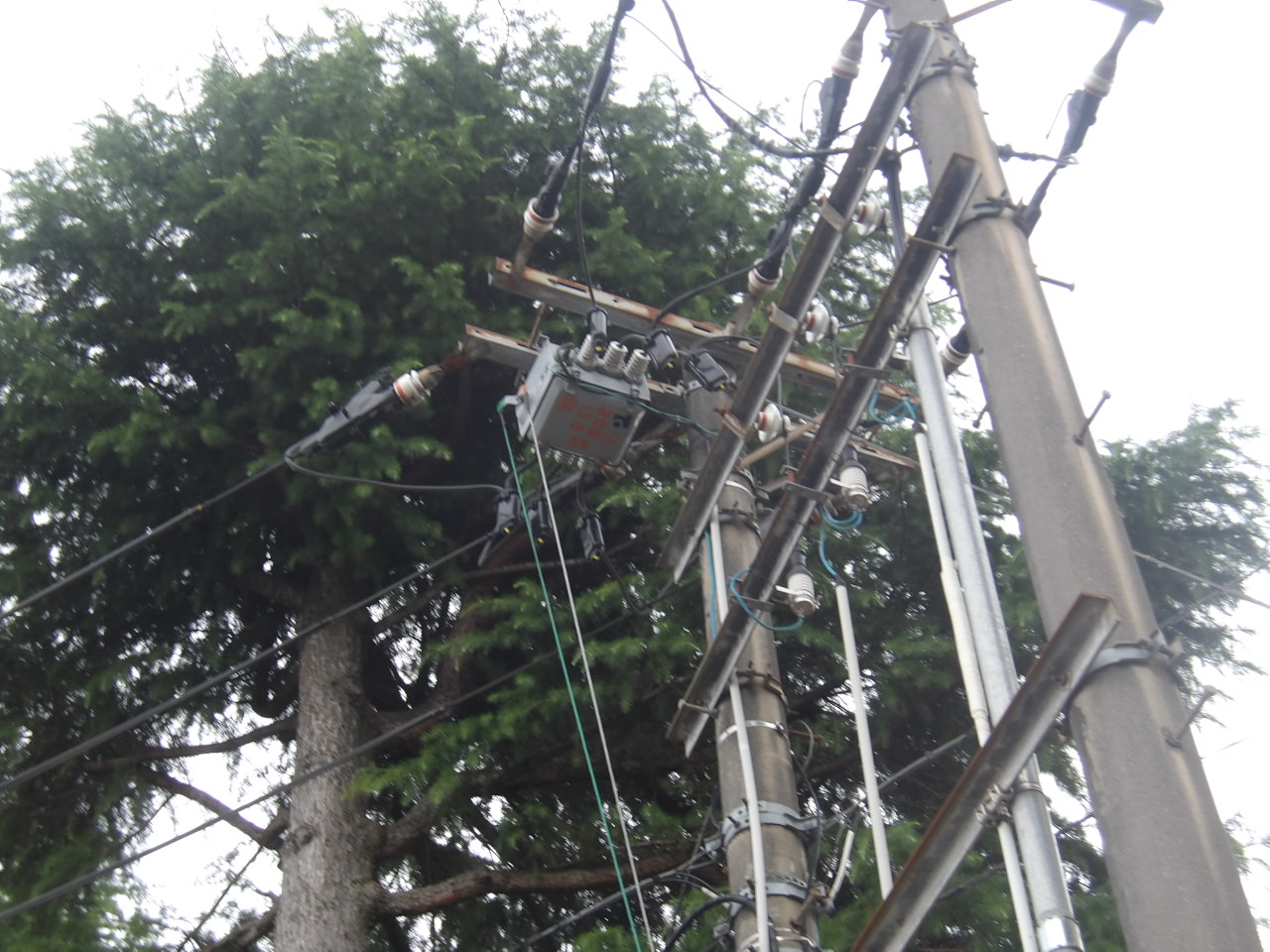 庁舎（小千谷維持管理事務所）　高圧区分開閉器取替工事