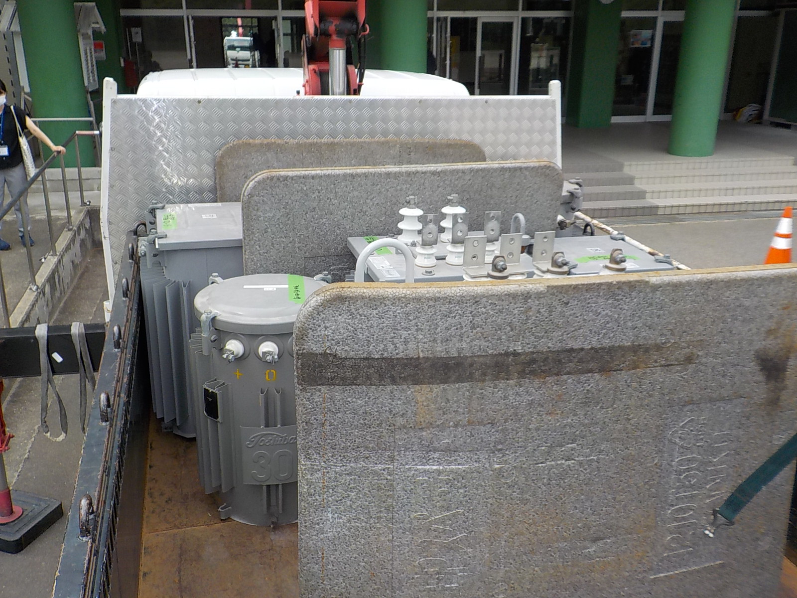 南中学校トランス取替工事及び低濃度PCB廃棄物処理収集運搬業務